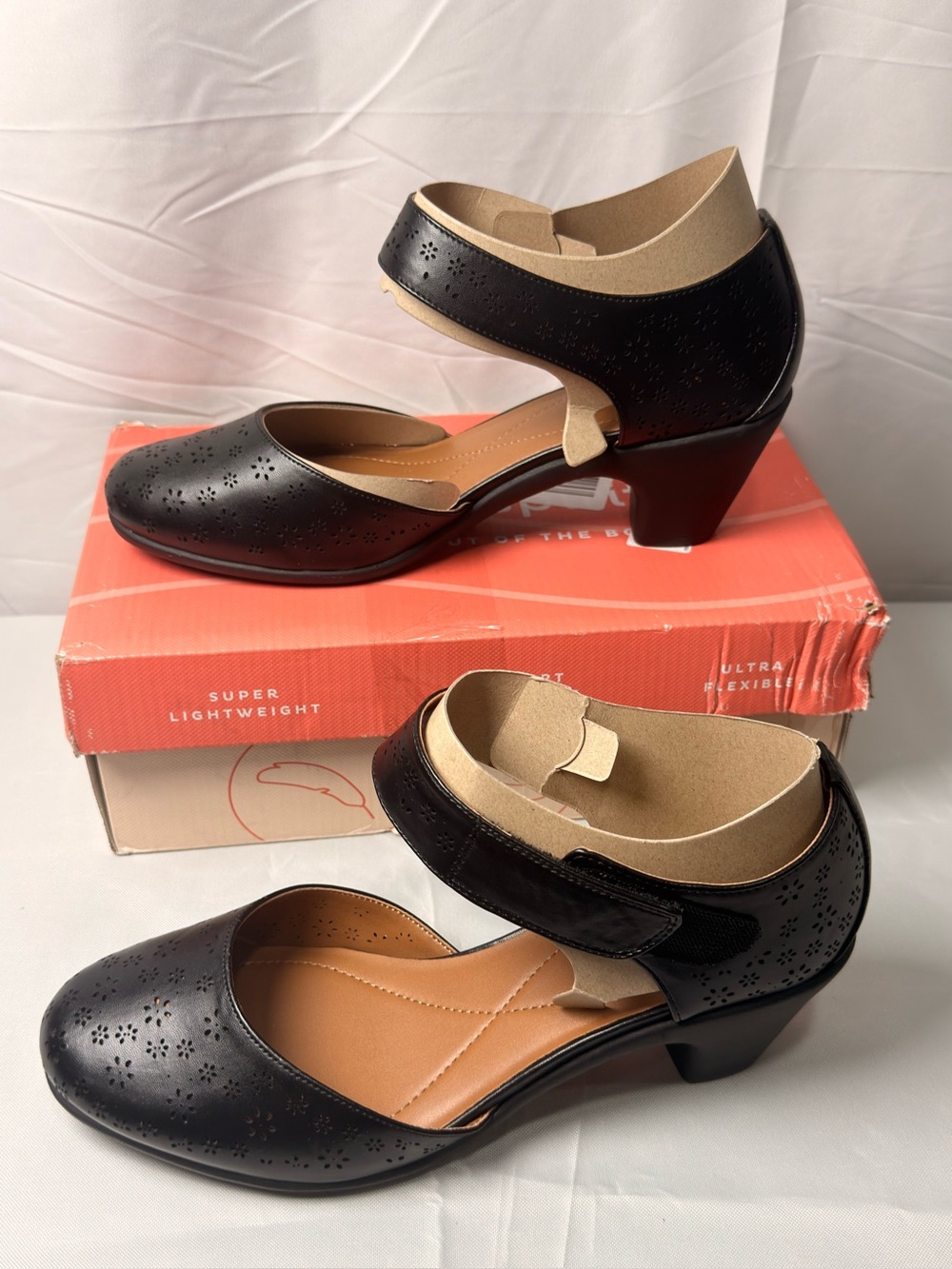 Poshmark title:
Easy Spirit Caty3 Black Perforated Comfort Heels Women’s 9 Wide
